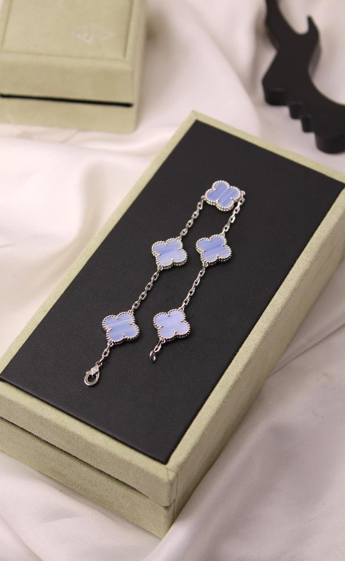 Bracelets & brooches