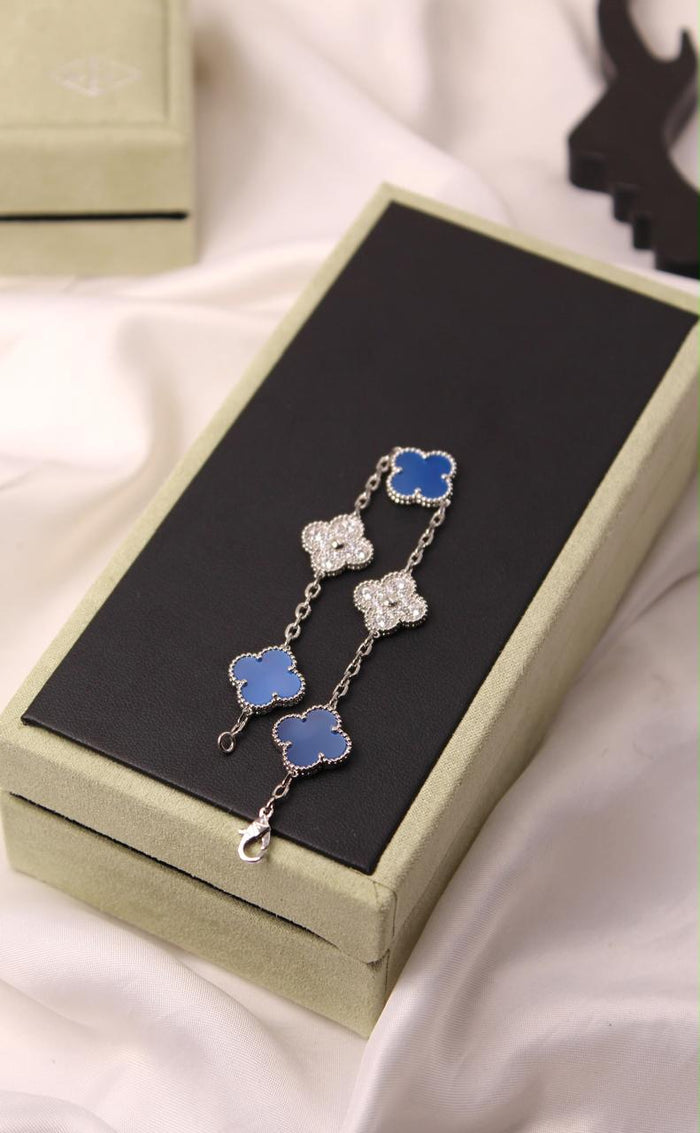 Bracelets & brooches