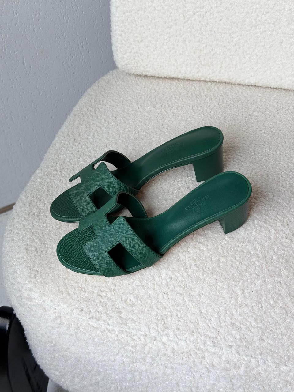 Ladies Hermes flats