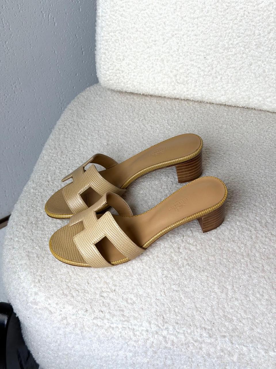 Ladies Hermes flats