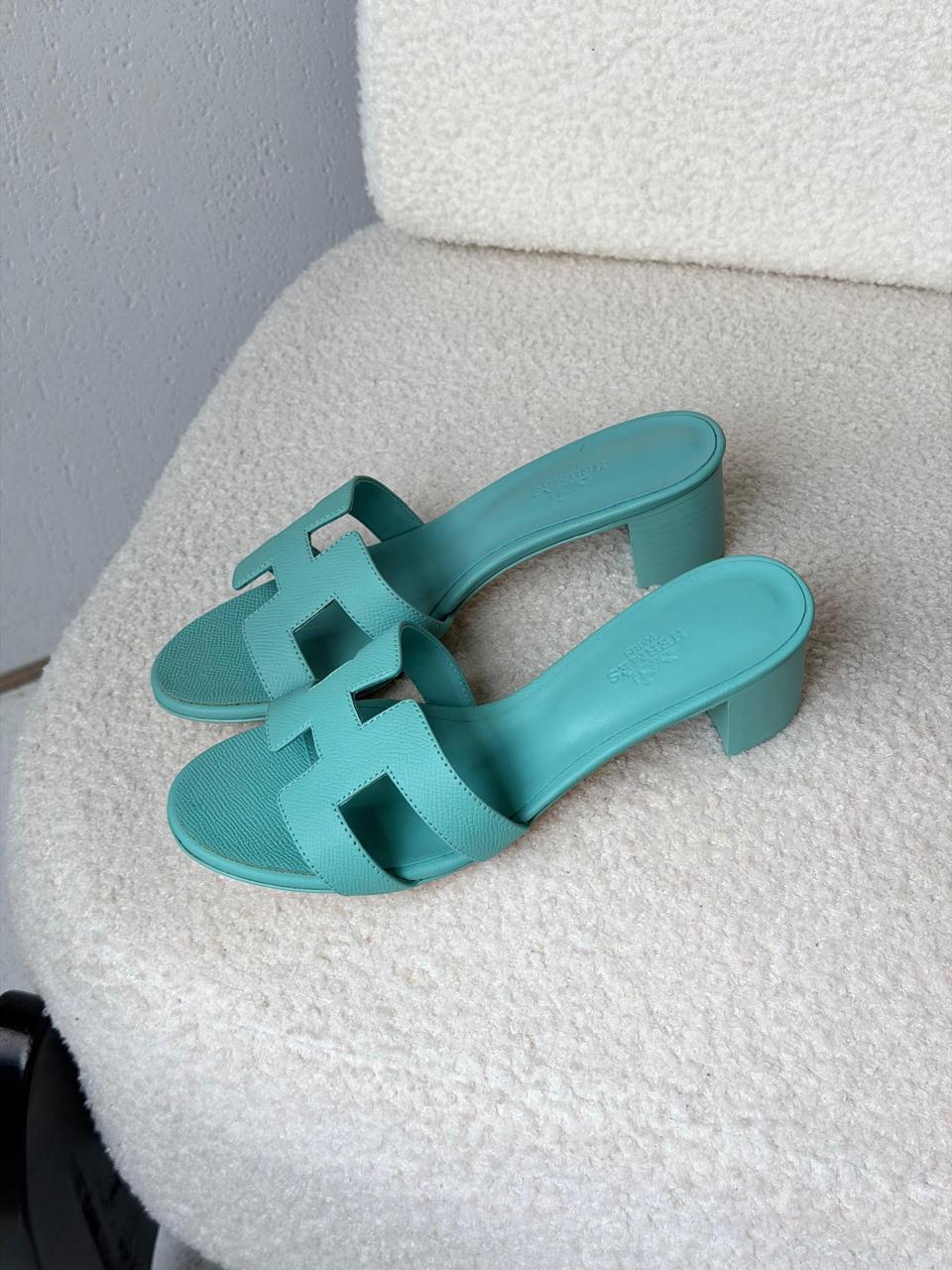 Ladies Hermes flats
