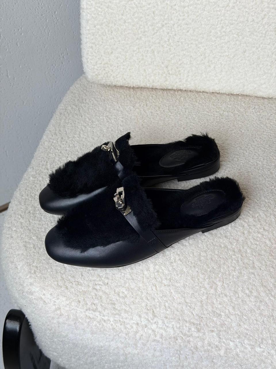 Ladies Hermes flats