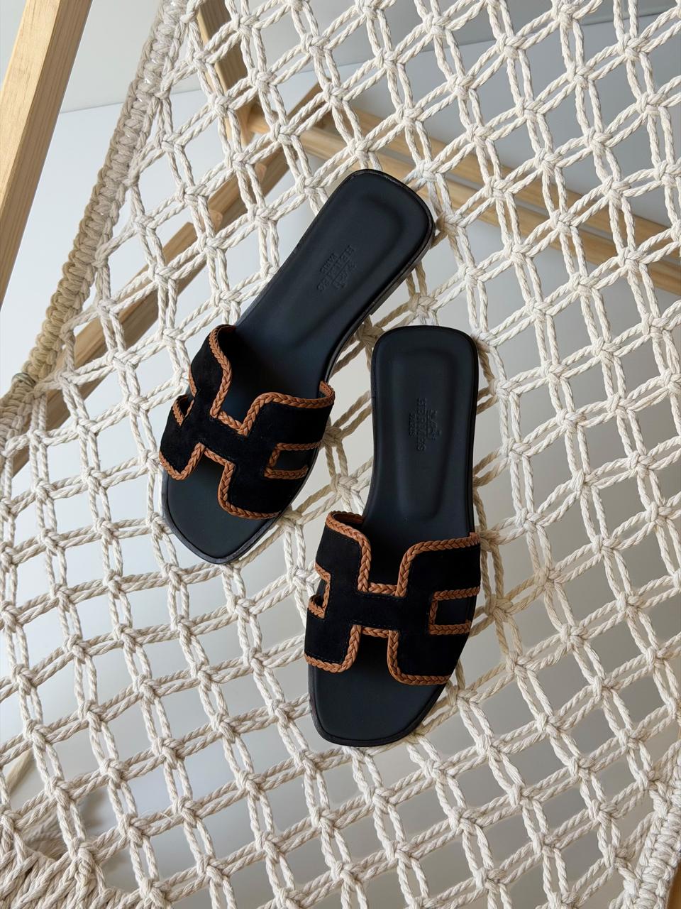 Ladies Hermes flats