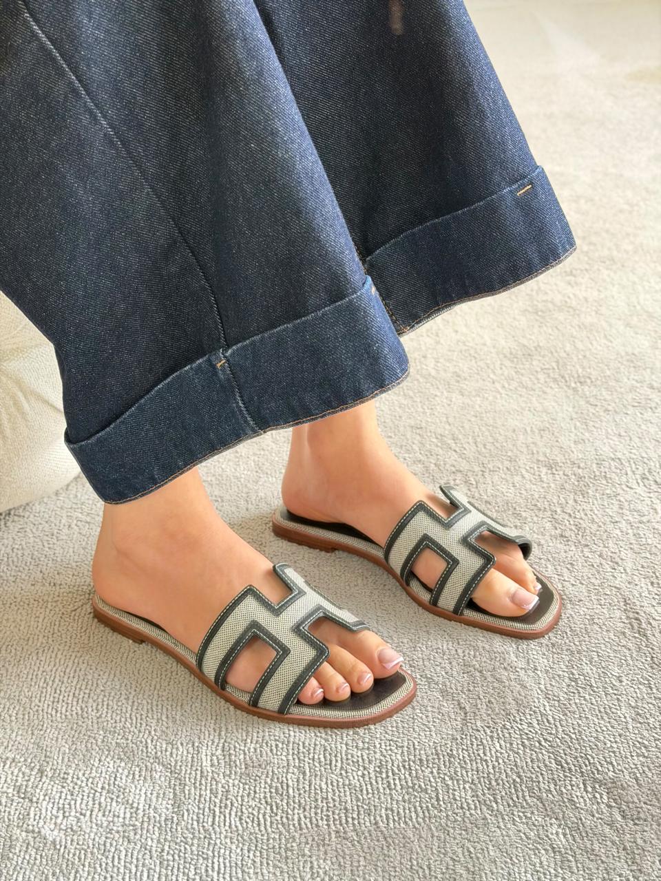 Ladies Hermes flats