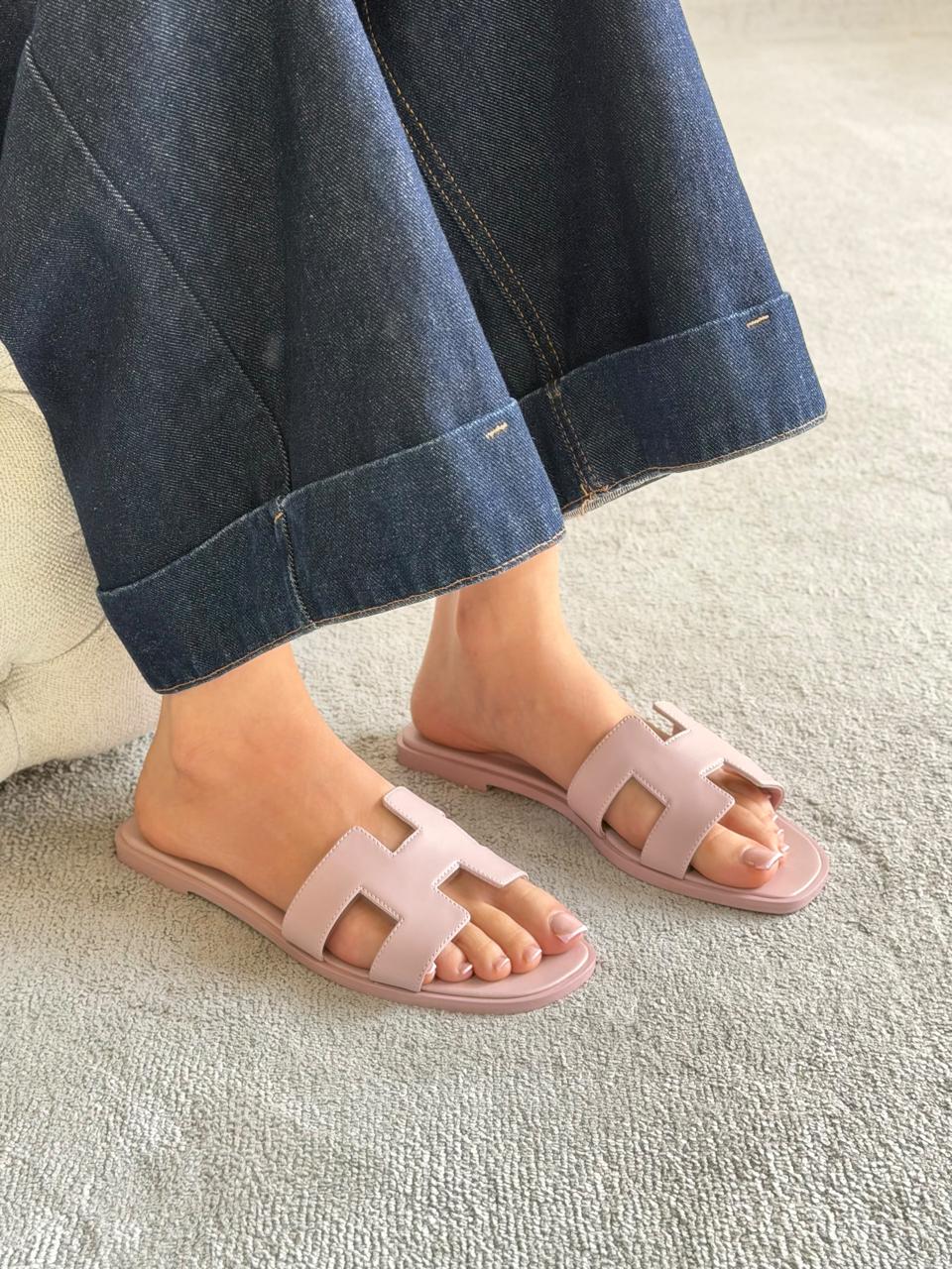 Ladies Hermes flats