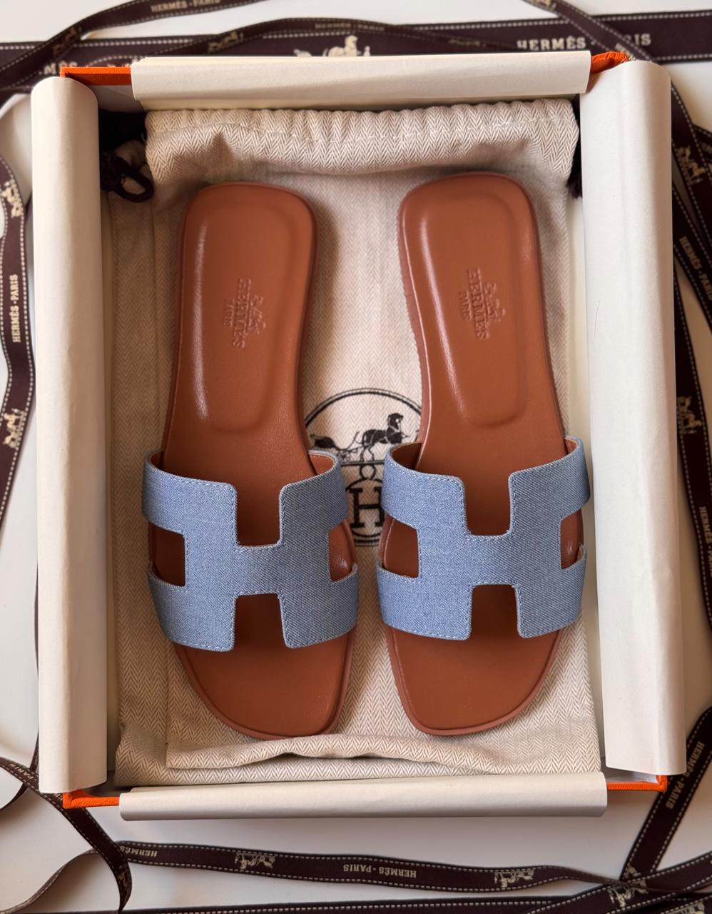 Ladies Hermes flats