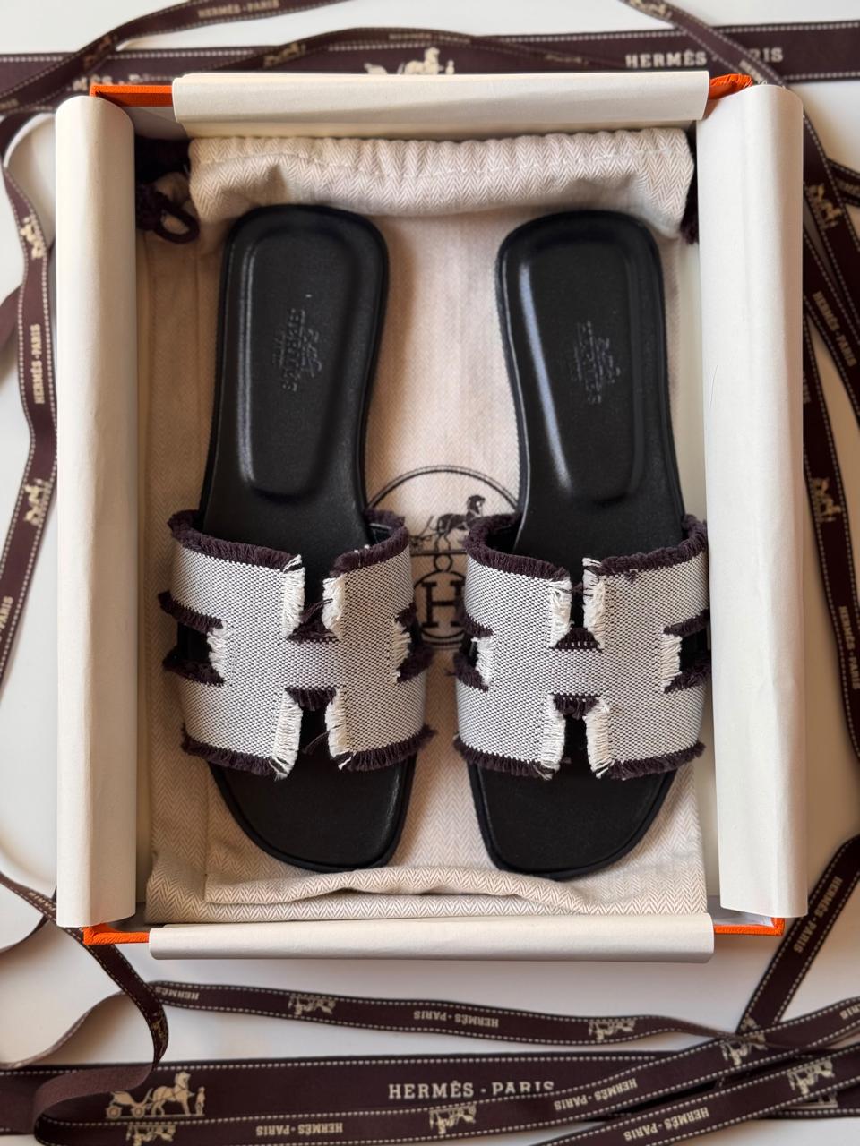 Ladies Hermes flats