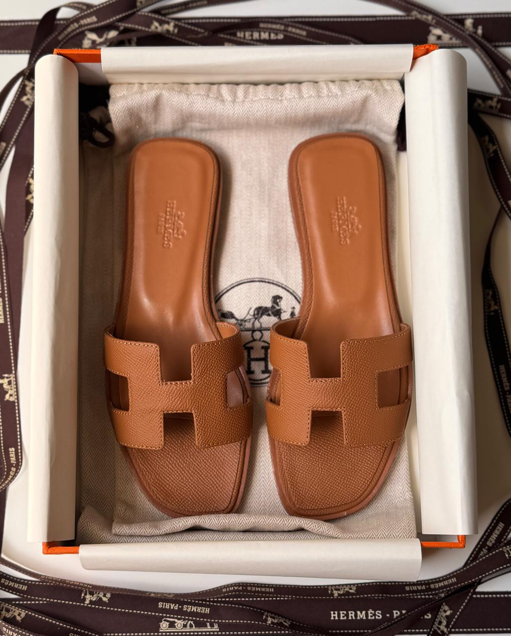 Ladies Hermes flats