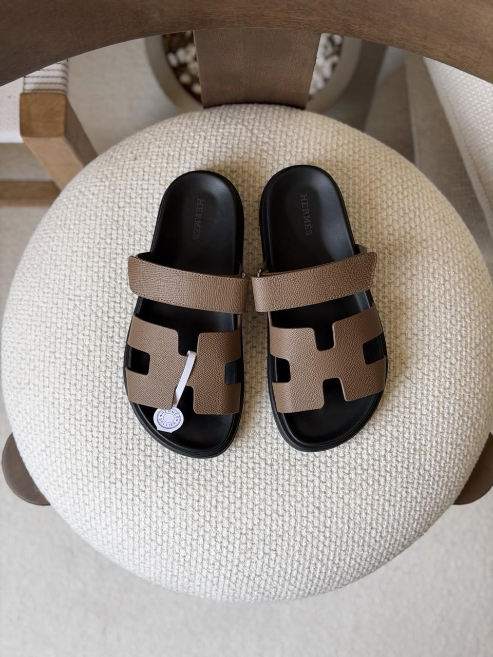 Ladies Hermes flats