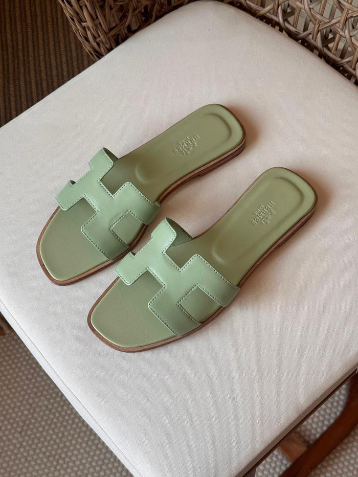 Ladies Hermes flats