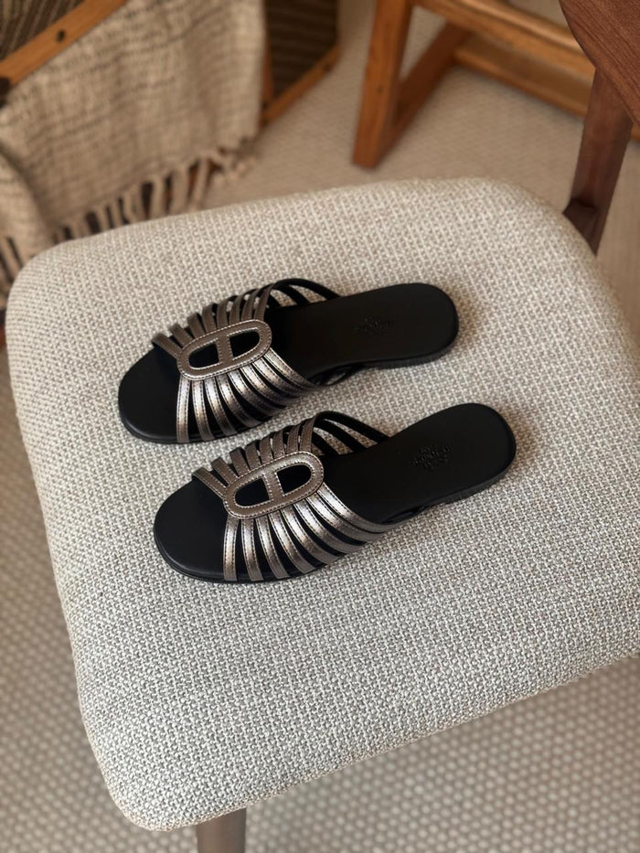Ladies Hermes flats
