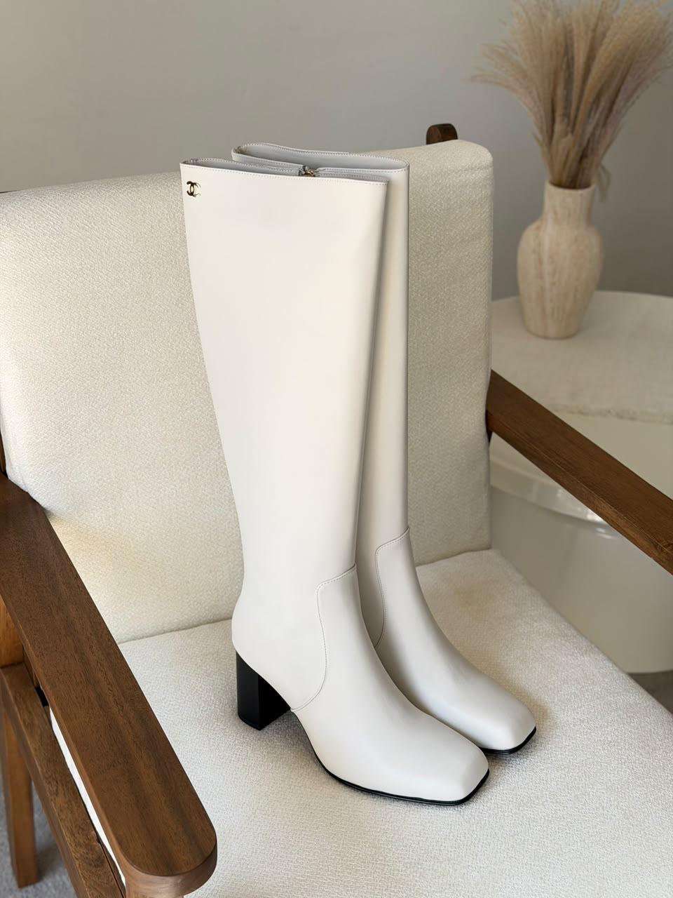 Ladies boots