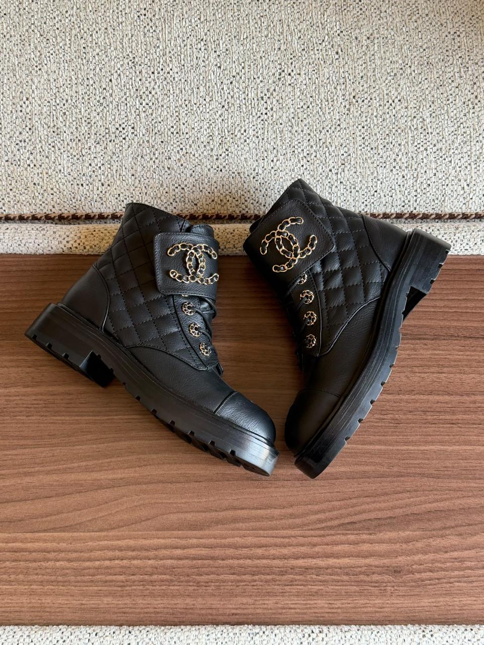 Ladies boots