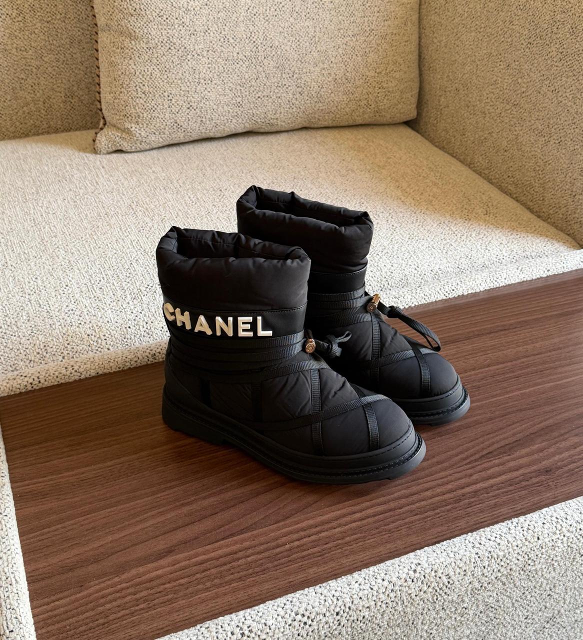 Ladies boots