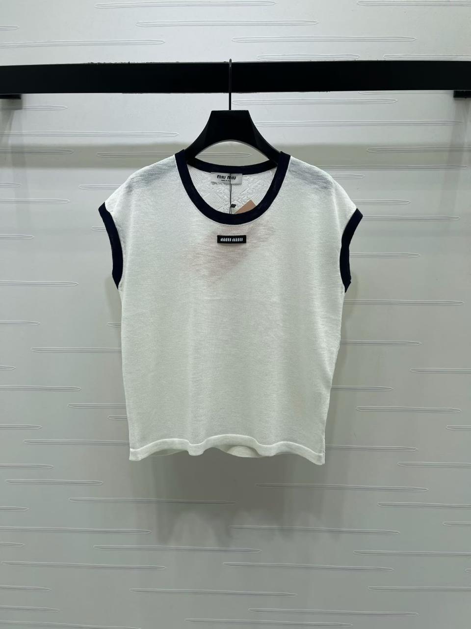 Ladies tops & tshirts