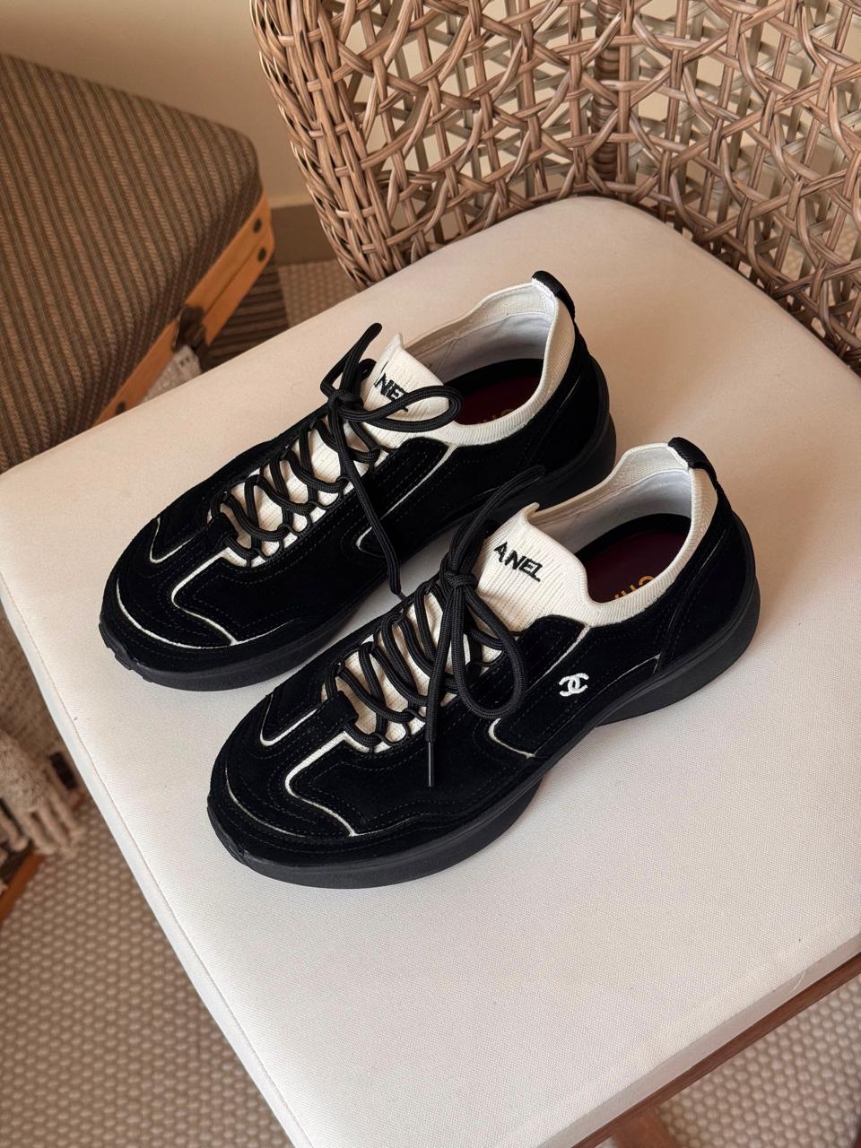 Ladies sneakers