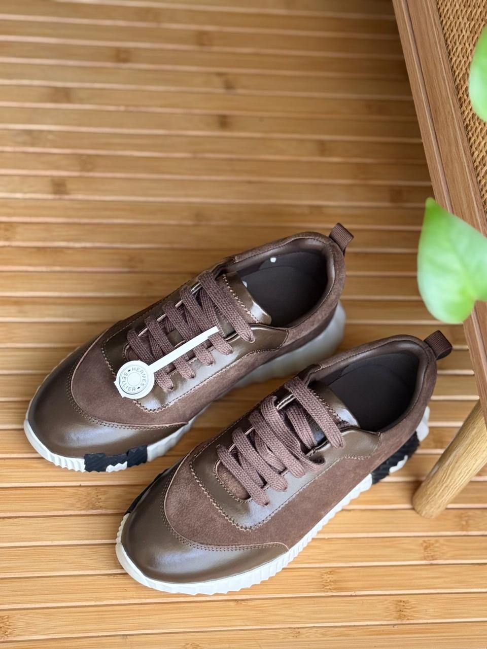 Ladies sneakers