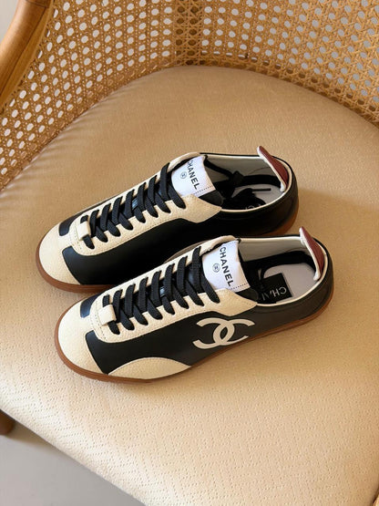 Ladies sneakers