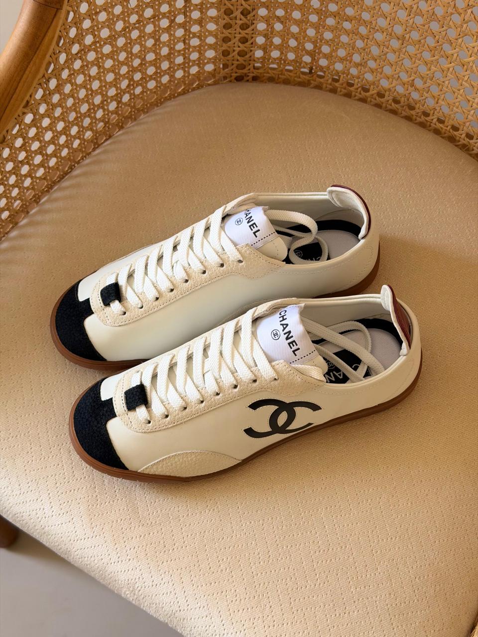 Ladies sneakers