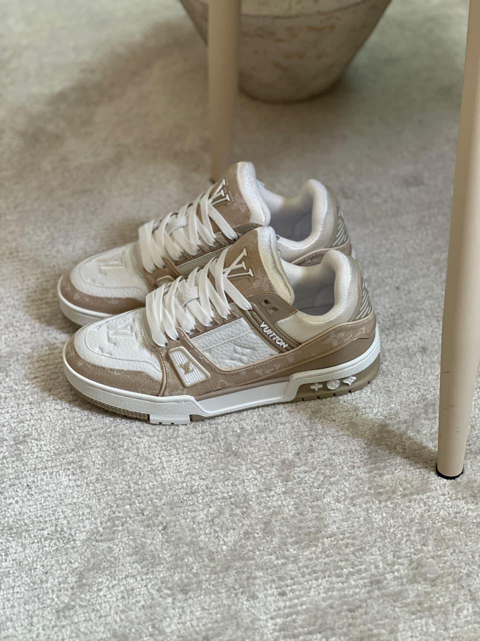 Ladies sneakers