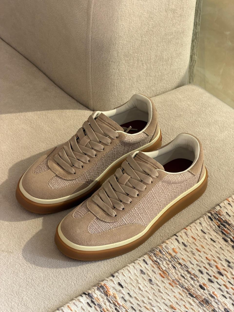 Ladies sneakers