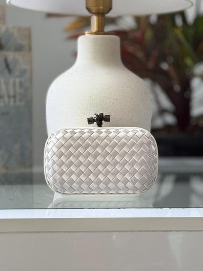 Ladies bo**ega bags