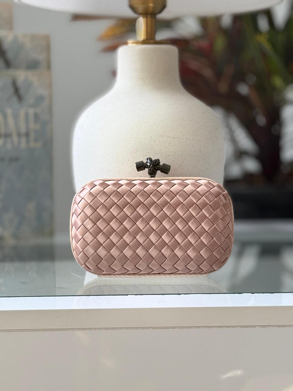 Ladies bo**ega bags