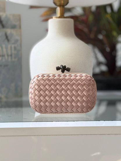 Ladies bo**ega bags