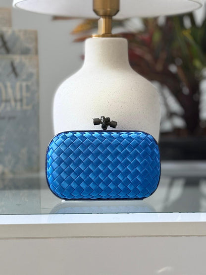 Ladies bo**ega bags