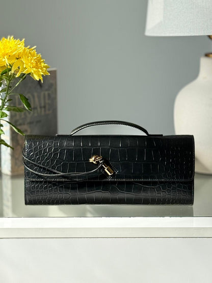 Ladies bo**ega bags