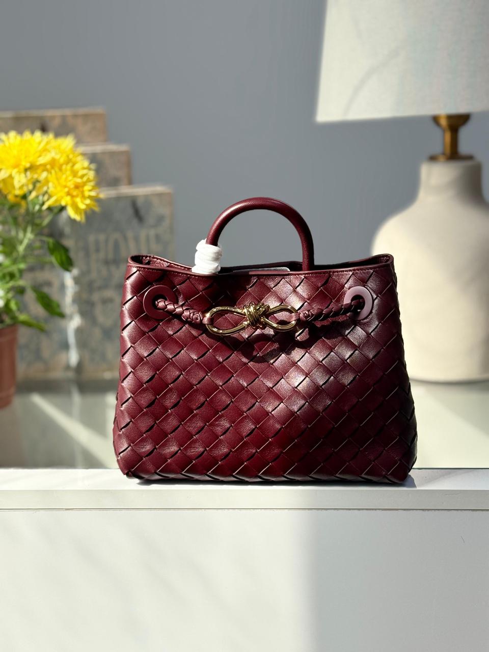 Ladies bo**ega bags