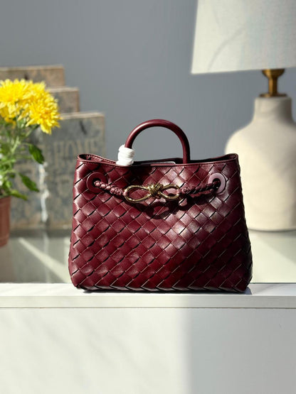 Ladies bo**ega bags
