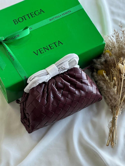 Ladies bo**ega bags