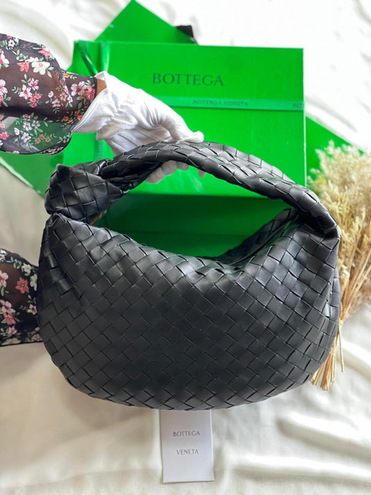 Ladies bo**ega bags