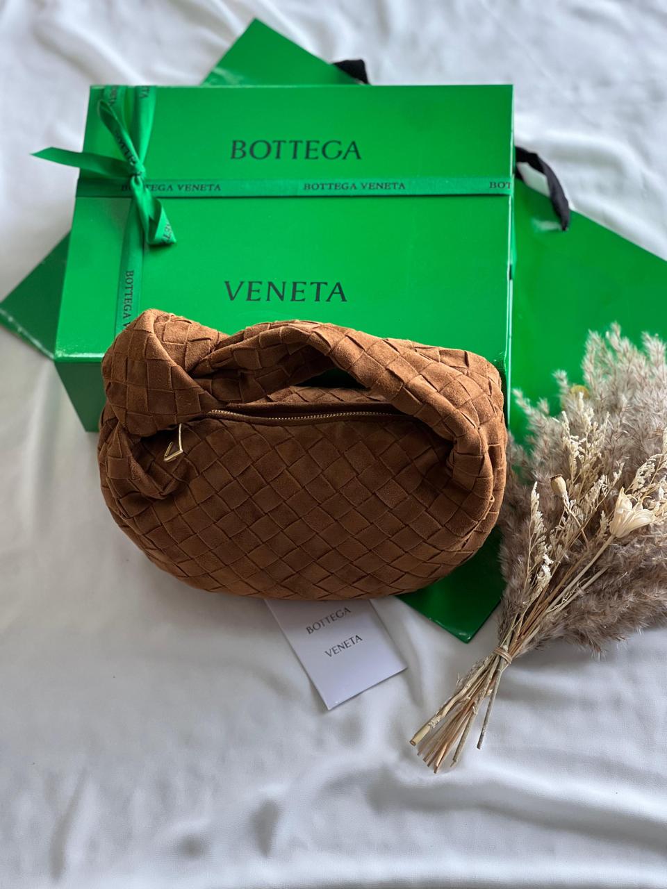 Ladies bo**ega bags