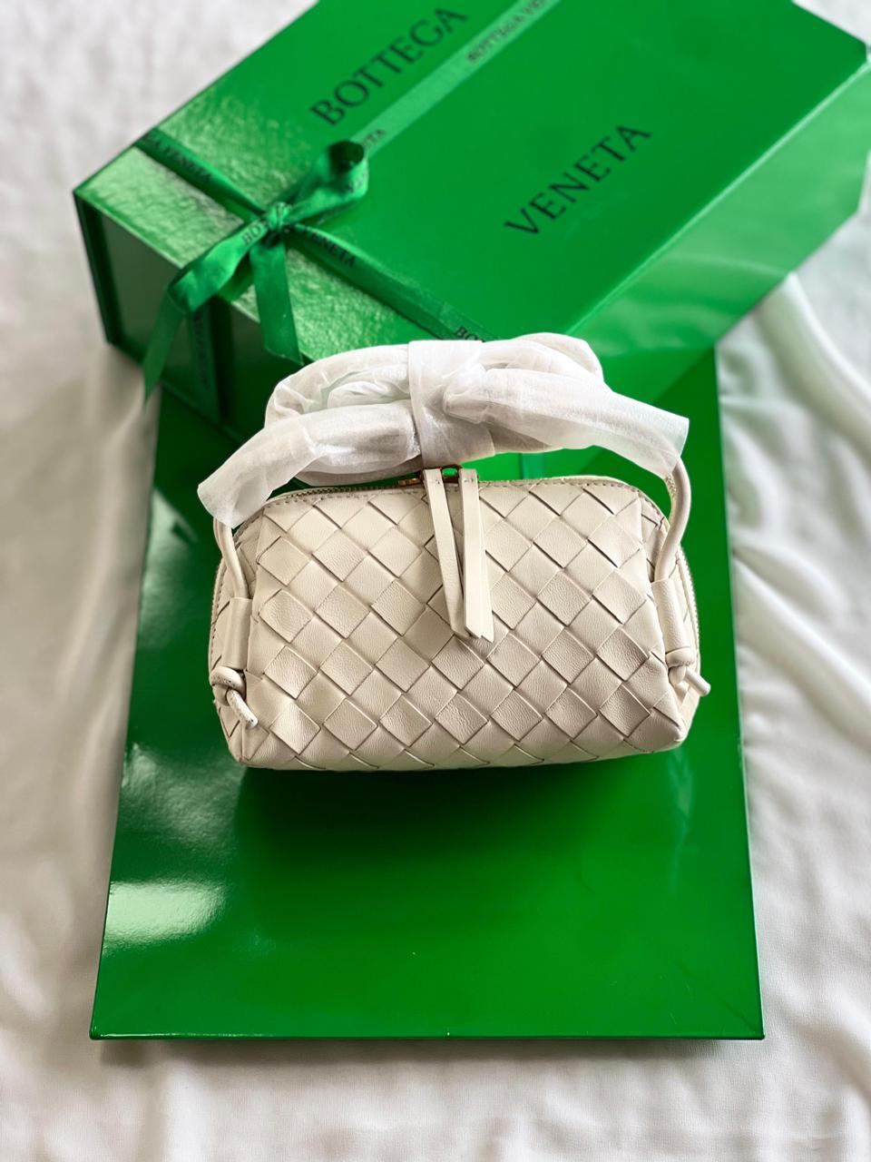 Ladies bo**ega bags