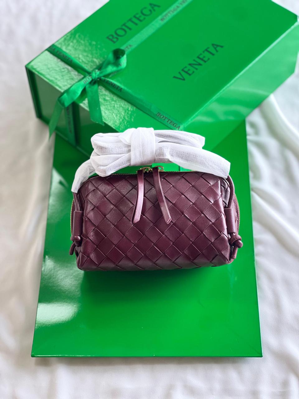 Ladies bo**ega bags