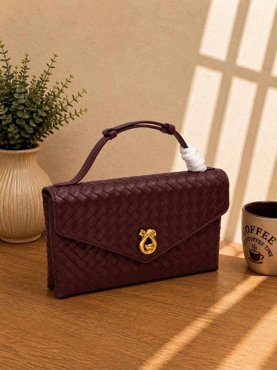Ladies bo**ega bags